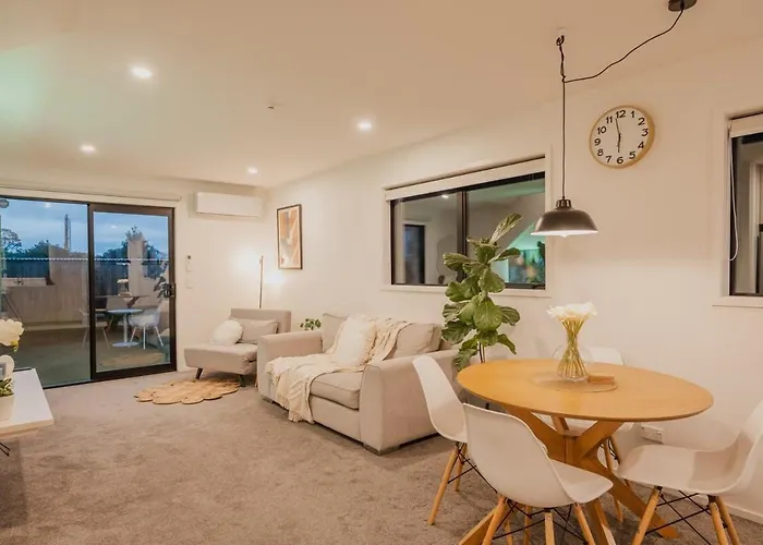 Addington Stadium Stay - Sleeps 6