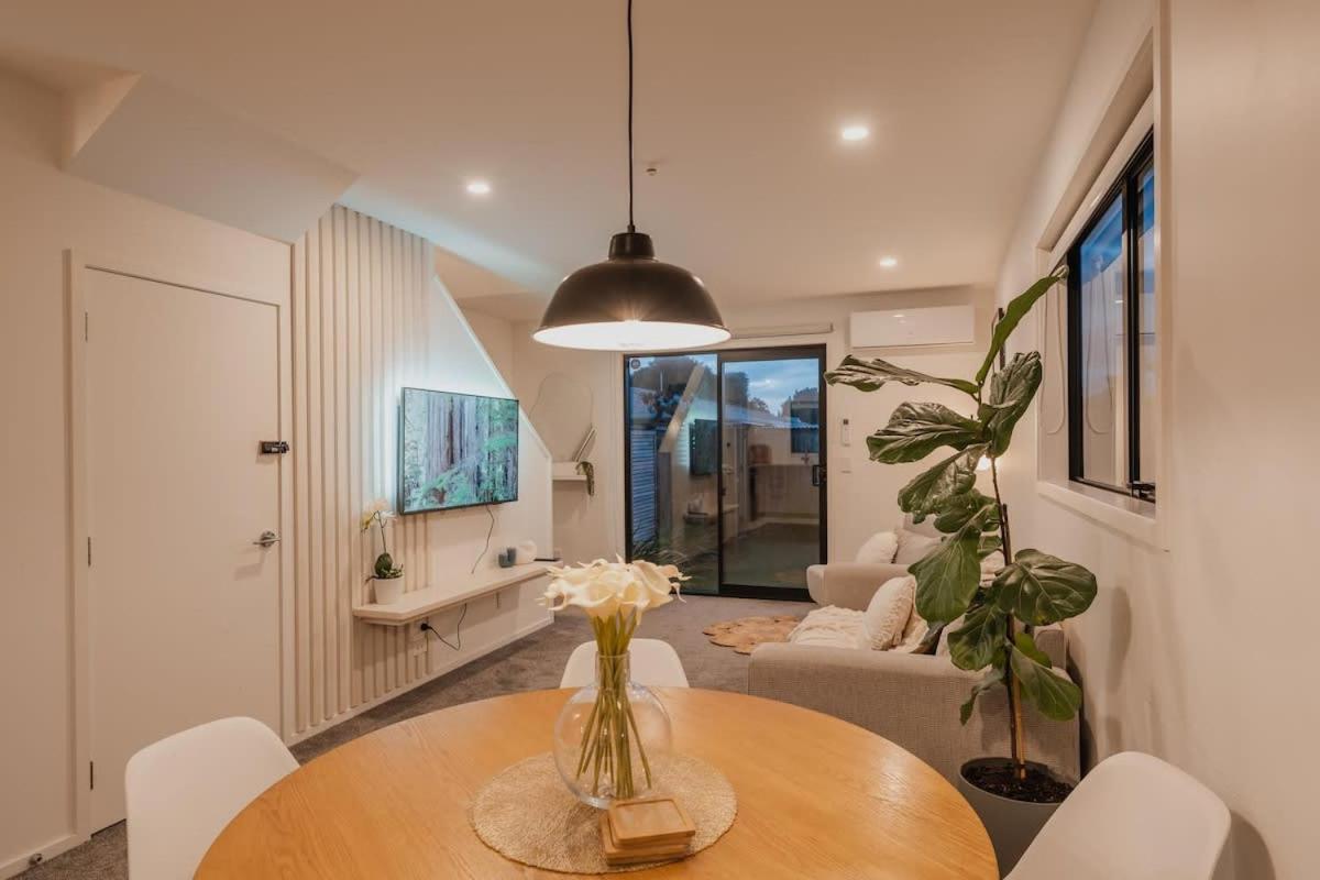 Addington Stadium - Sleeps 6 *